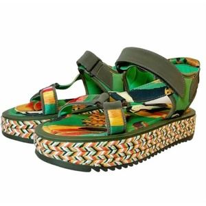NWT Farm Rio Fisherman Sandals Green Toucans Tropical Platform Size 7